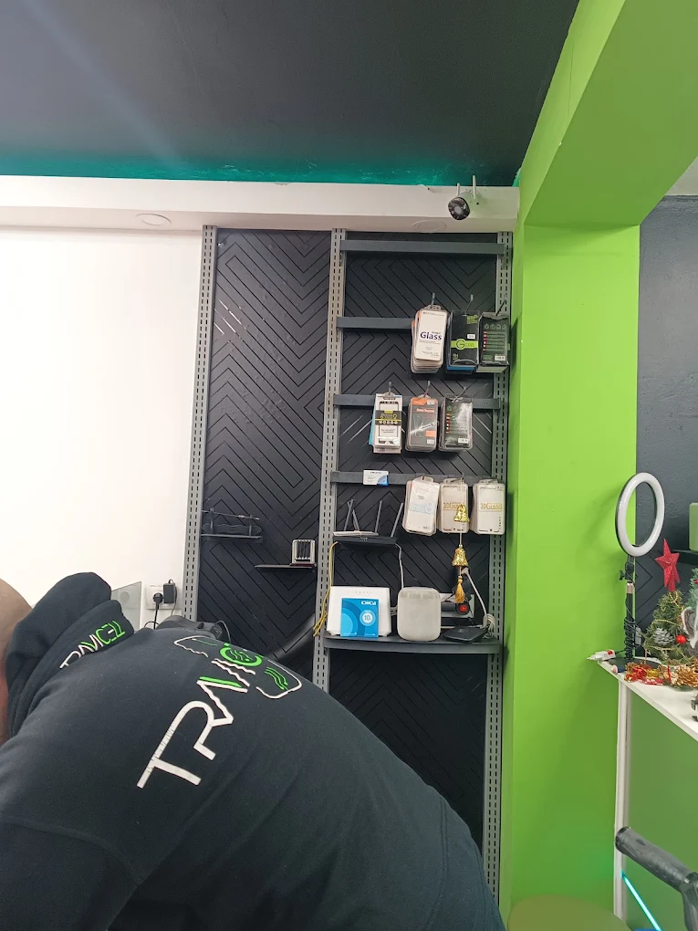 Cámara de seguridad instalada en un comercio por InfoCam